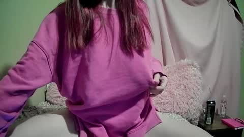 Snapshot of cherritwisted_x chatting on January 9, 2025, 3:15 am Cherri online show from January 9, 2025, 3:15 am