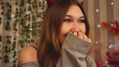 Snapshot of cherry_cheeky chatting on November 3, 2025, 1:01 pm Di online show from November 3, 2025, 1:01 pm