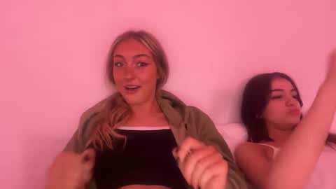 chloeros3e online show from September 25, 2025, 5:27 pm