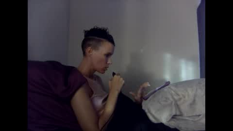 Christina Saunters online show from October 4, 2025, 2:37 pm