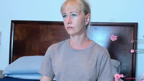 Snapshot of christine_35 chatting on January 7, 2025, 7:17 pm Christine - online show from January 7, 2025, 7:17 pm