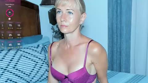 Snapshot of christine_35 chatting on September 13, 2025, 12:27 pm Christine - online show from September 13, 2025, 12:27 pm