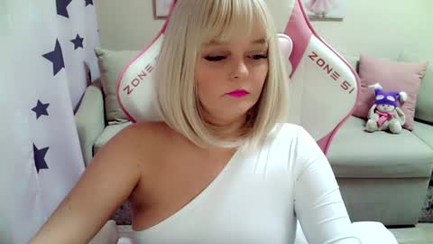 Snapshot of christirose chatting on December 9, 2024, 7:28 am Christi online show from December 9, 2024, 7:28 am