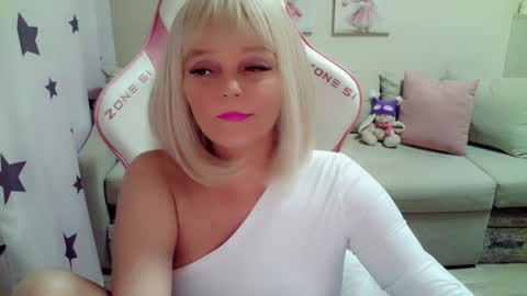 Snapshot of christirose chatting on January 20, 2025, 5:16 pm Christi online show from January 20, 2025, 5:16 pm