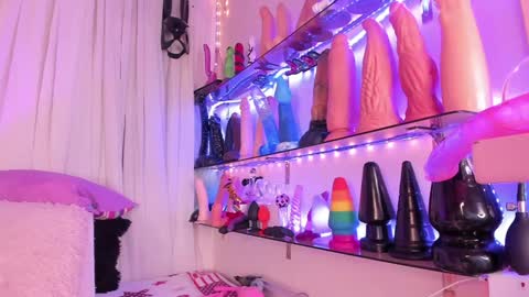 Snapshot of christymilk1 chatting on December 8, 2024, 2:28 am christy online show from December 8, 2024, 2:28 am