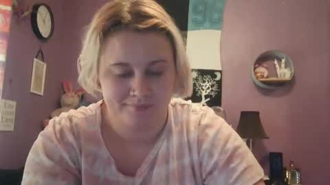 Snapshot of cinnaburwood chatting on December 2, 2024, 1:47 am Cinna online show from December 2, 2024, 1:47 am