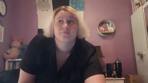 Snapshot of cinnaburwood chatting on December 7, 2024, 5:59 am Cinna online show from December 7, 2024, 5:59 am