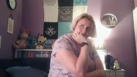 Snapshot of cinnaburwood chatting on December 7, 2024, 9:33 pm Cinna online show from December 7, 2024, 9:33 pm