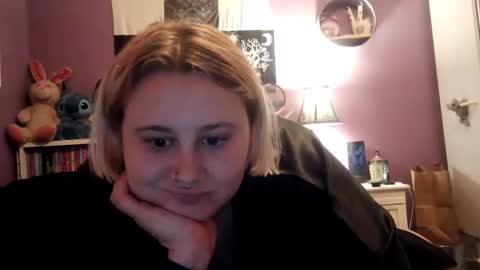 Snapshot of cinnaburwood chatting on December 9, 2024, 7:50 am Cinna online show from December 9, 2024, 7:50 am