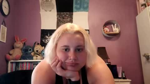 Snapshot of cinnaburwood chatting on December 15, 2024, 3:45 am Cinna online show from December 15, 2024, 3:45 am