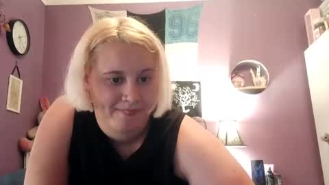 Snapshot of cinnaburwood chatting on December 19, 2024, 6:56 am Cinna online show from December 19, 2024, 6:56 am