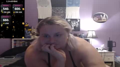 Snapshot of cinnaburwood chatting on October 4, 2025, 9:40 am Cinna online show from October 4, 2025, 9:40 am