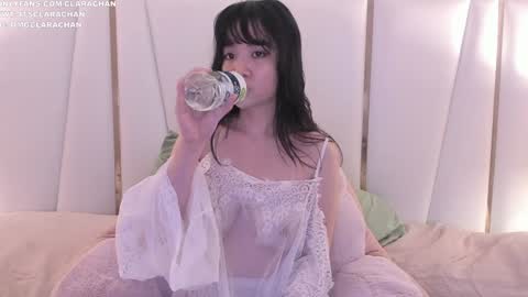 Snapshot of clara_chan chatting on October 10, 2025, 4:00 am IG online show from October 10, 2025, 4:00 am