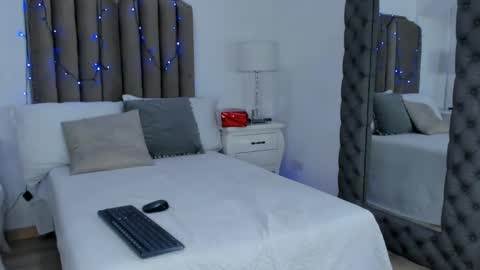 Snapshot of clarisse28 chatting on December 16, 2024, 5:38 am Mistress Clarisse online show from December 16, 2024, 5:38 am