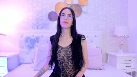 Snapshot of clarisse28 chatting on January 9, 2025, 7:40 pm Mistress Clarisse online show from January 9, 2025, 7:40 pm