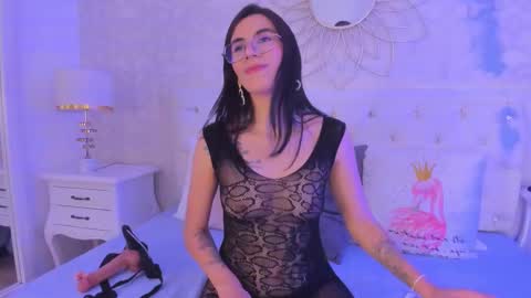 Snapshot of clarisse28 chatting on September 27, 2025, 7:52 pm Mistress Clarisse online show from September 27, 2025, 7:52 pm