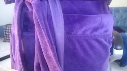 Snapshot of clown_face chatting on December 5, 2024, 8:11 am emely dolce online show from December 5, 2024, 8:11 am