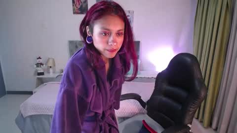 Snapshot of clown_face chatting on January 4, 2025, 9:32 am emely dolce online show from January 4, 2025, 9:32 am