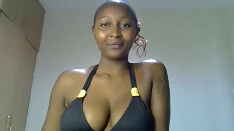 Snapshot of coco_babyy chatting on November 14, 2025, 11:42 am bella online show from November 14, 2025, 11:42 am