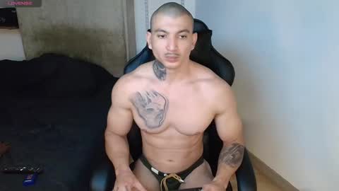 Snapshot of colombianmuscle8 chatting on October 17, 2025, 2:48 am colombianmuscle8 online show from October 17, 2025, 2:48 am