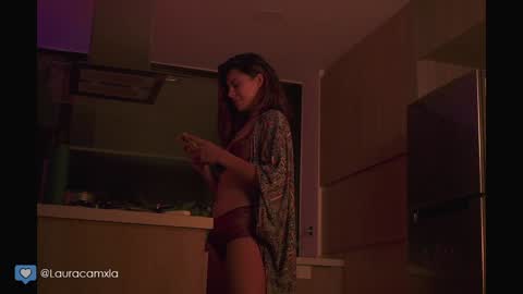 Snapshot of colouristic chatting on December 4, 2024, 12:08 am Laura online show from December 4, 2024, 12:08 am