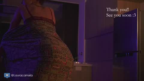 Snapshot of colouristic chatting on December 4, 2024, 3:15 am Laura online show from December 4, 2024, 3:15 am