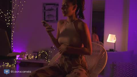 Snapshot of colouristic chatting on December 14, 2024, 12:22 am Laura online show from December 14, 2024, 12:22 am