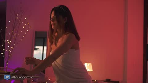 Snapshot of colouristic chatting on January 20, 2025, 2:01 am Laura online show from January 20, 2025, 2:01 am