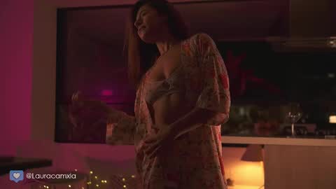 Snapshot of colouristic chatting on February 12, 2025, 3:18 am Laura online show from February 12, 2025, 3:18 am