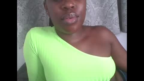 Snapshot of comicalcara chatting on February 27, 2025, 1:05 am Cara online show from February 27, 2025, 1:05 am