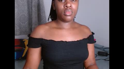 Snapshot of comicalcara chatting on September 22, 2025, 12:34 am Cara online show from September 22, 2025, 12:34 am