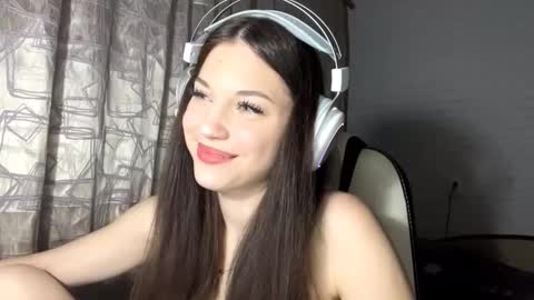 Snapshot of conchitaderricott chatting on October 15, 2025, 1:00 pm Bella online show from October 15, 2025, 1:00 pm