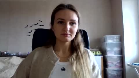 Snapshot of cora_fora chatting on October 15, 2025, 8:14 am cora_fora online show from October 15, 2025, 8:14 am