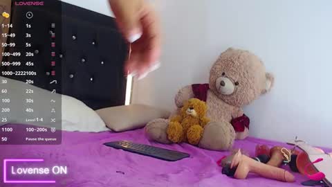 Snapshot of coraline_v chatting on March 4, 2025, 2:49 am Coraline connected from 10 pm to 6 am Colombia time online show from March 4, 2025, 2:49 am