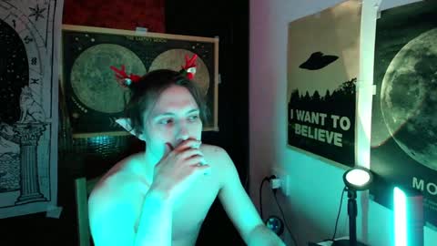 Snapshot of cosmonudes chatting on December 31, 2024, 12:21 am Barry online show from December 31, 2024, 12:21 am