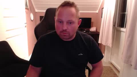 Snapshot of couple3845 chatting on October 30, 2025, 8:20 pm couple3845 online show from October 30, 2025, 8:20 pm