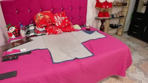 Snapshot of cristal_18xxx chatting on December 16, 2024, 6:43 am Cristal online show from December 16, 2024, 6:43 am