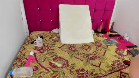 Snapshot of cristal_18xxx chatting on January 25, 2025, 12:48 am Cristal online show from January 25, 2025, 12:48 am