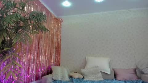 Snapshot of crystalnut chatting on January 15, 2025, 3:43 am Maria online show from January 15, 2025, 3:43 am