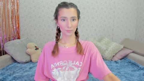 Snapshot of crystalnut chatting on January 23, 2025, 12:52 pm Maria online show from January 23, 2025, 12:52 pm