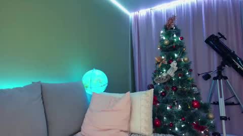 Snapshot of cuddle_kitten chatting on January 1, 2025, 3:24 pm Alexia online show from January 1, 2025, 3:24 pm