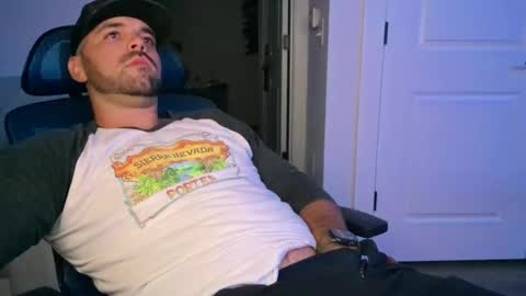 Snapshot of cummmg23 chatting on October 3, 2025, 5:15 am cummmg23 online show from October 3, 2025, 5:15 am