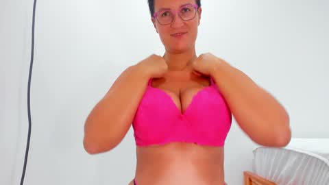 CurvyJules online show from October 25, 2025, 12:02 pm