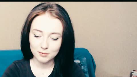 Snapshot of cute_emeli_ chatting on November 6, 2025, 8:15 am cute_emeli_ online show from November 6, 2025, 8:15 am