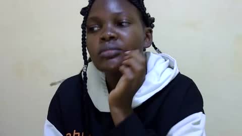 Snapshot of cute_roxie chatting on December 6, 2024, 5:00 pm cute_roxie online show from December 6, 2024, 5:00 pm