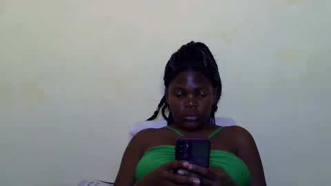 Snapshot of cute_roxie chatting on December 18, 2024, 9:04 am cute_roxie online show from December 18, 2024, 9:04 am