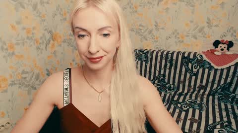 Snapshot of cute_smile_shy chatting on December 3, 2024, 7:55 pm cute_smile_shy online show from December 3, 2024, 7:55 pm