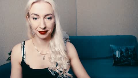 Snapshot of cute_smile_shy chatting on February 7, 2025, 10:09 pm cute_smile_shy online show from February 7, 2025, 10:09 pm