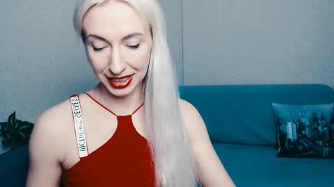 Snapshot of cute_smile_shy chatting on March 4, 2025, 10:49 pm cute_smile_shy online show from March 4, 2025, 10:49 pm