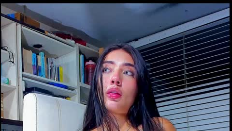 Snapshot of cuteanddesesperate chatting on January 8, 2025, 4:12 am WANNA SEE MORE OF TWINS online show from January 8, 2025, 4:12 am